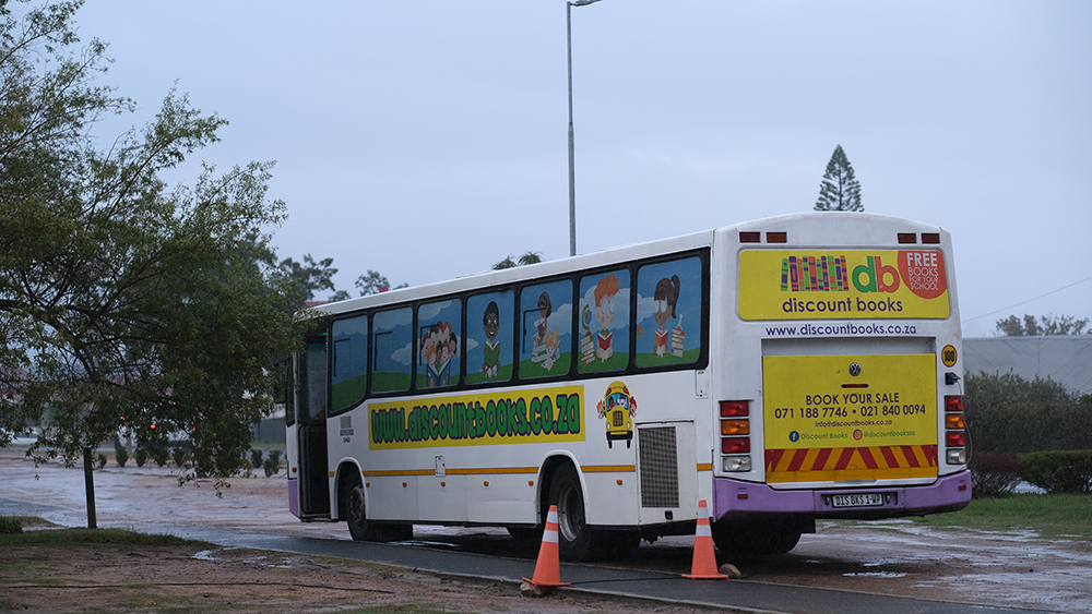 The Discount Books Bus brightened our rainy Somerset West morning
